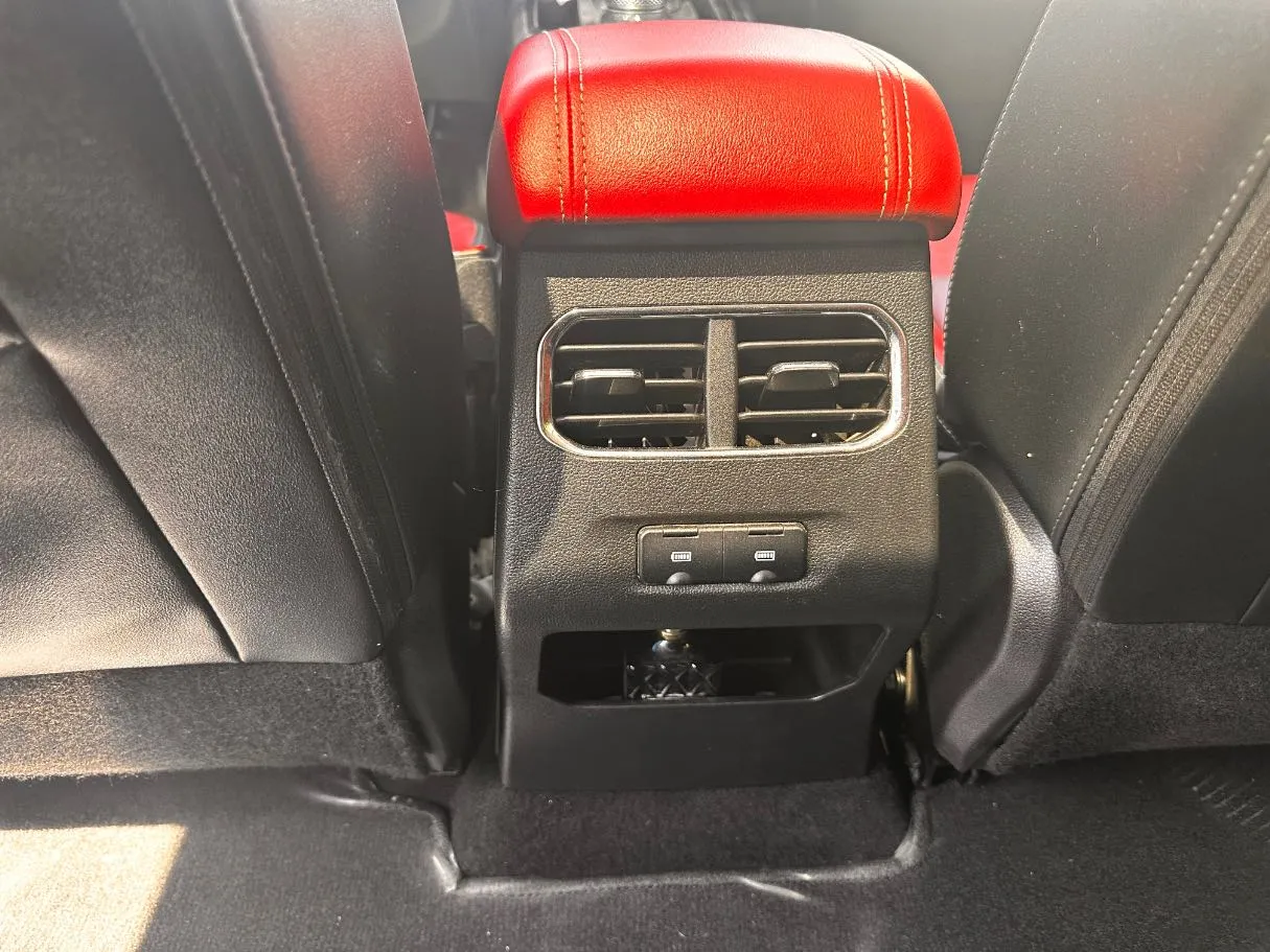 Car image 25