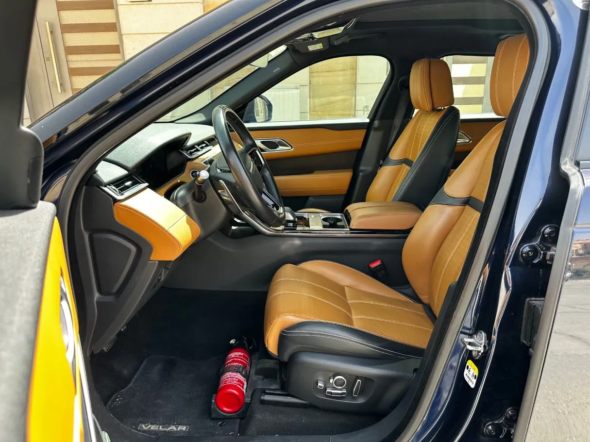Car image 12