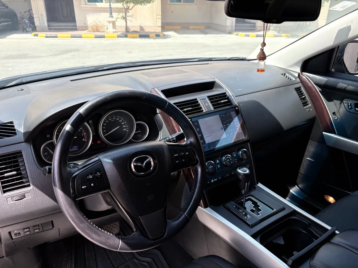 Car image 11
