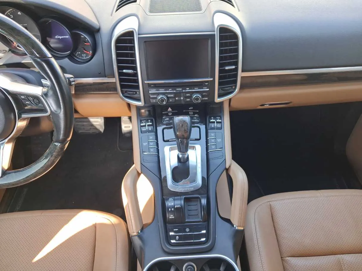Car image 15
