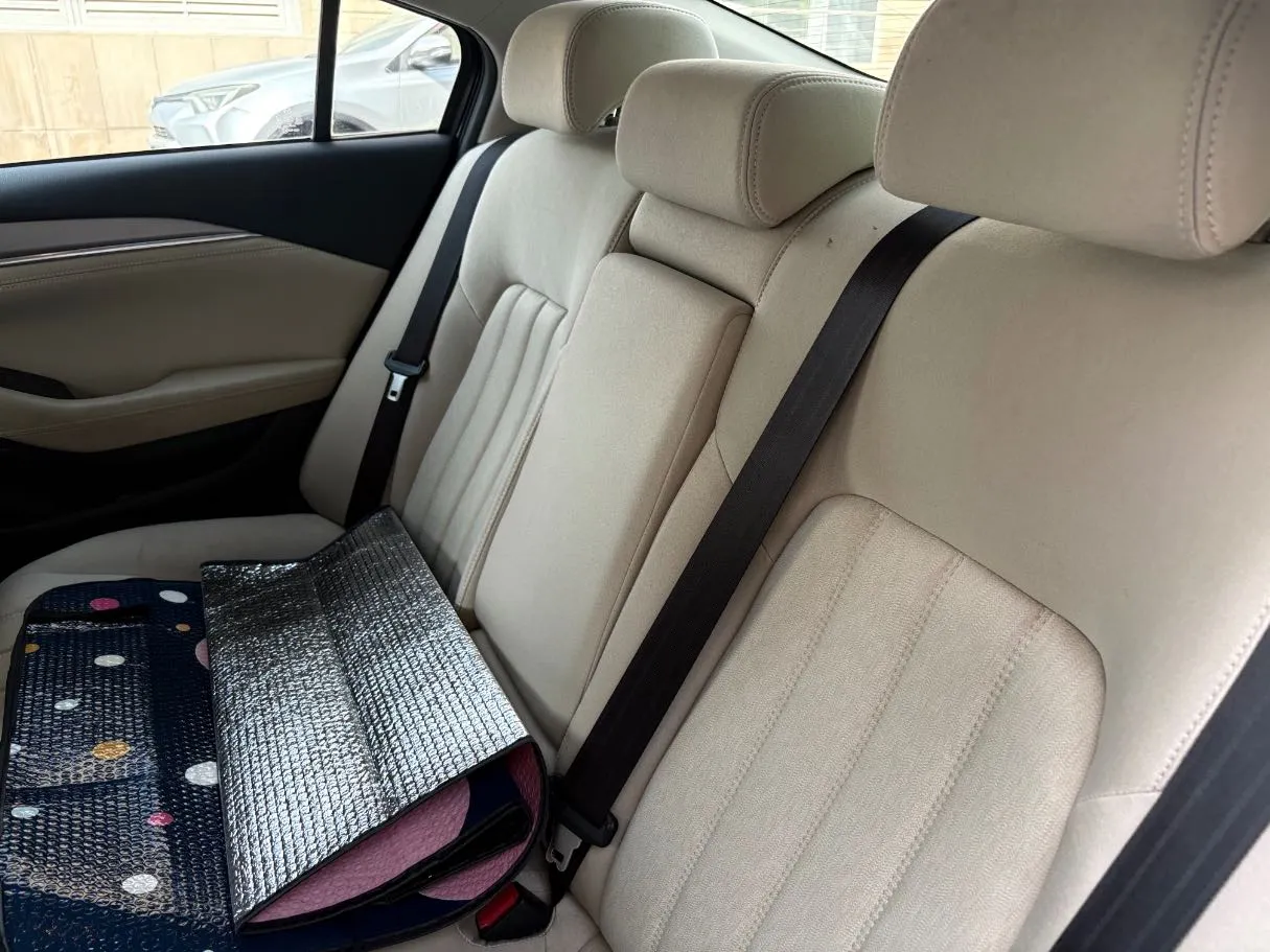 Car image 16