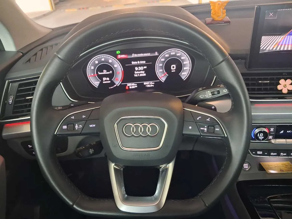 Car image 17
