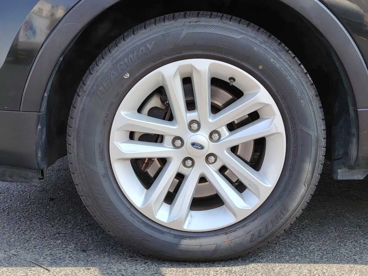 Car image 10