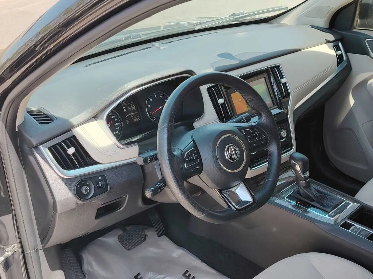 Car image 12