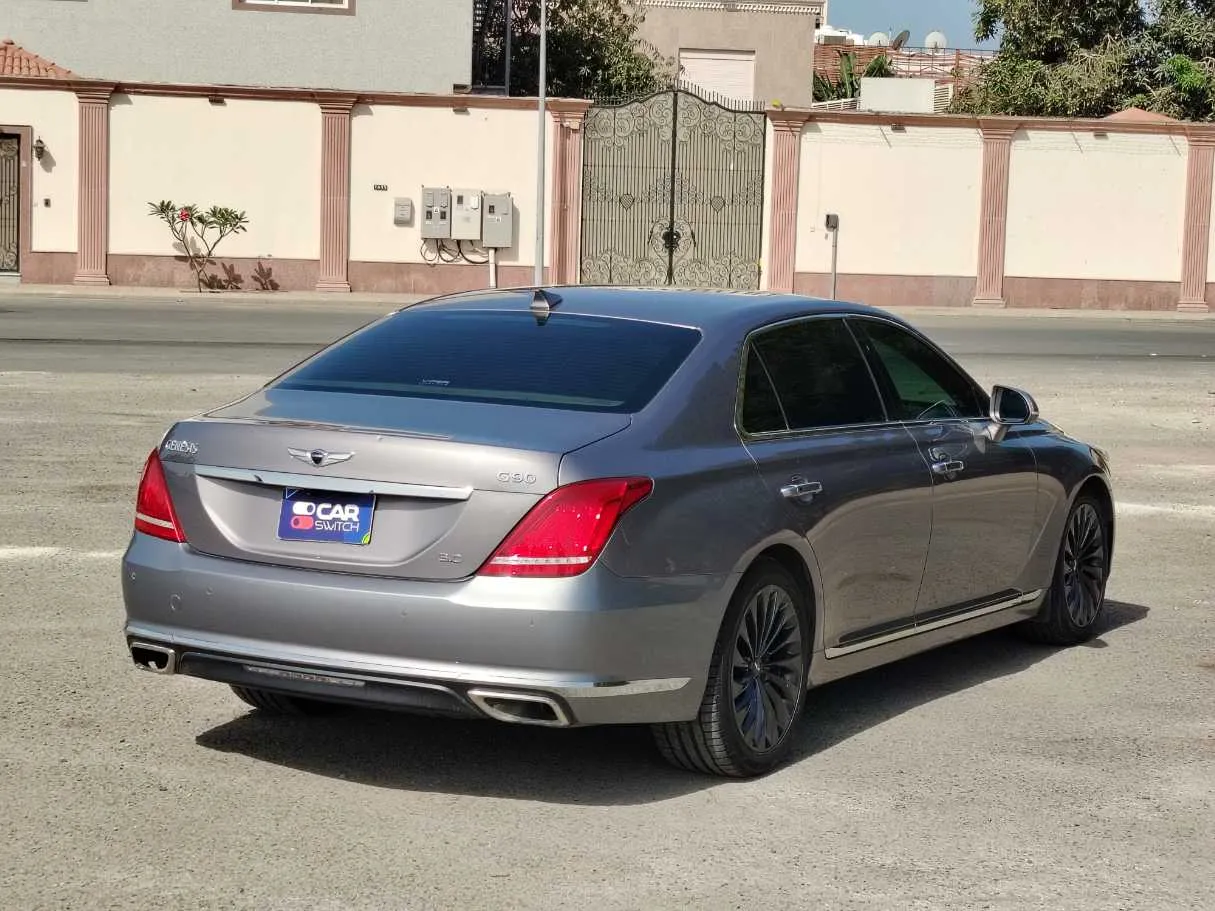 Car image 5