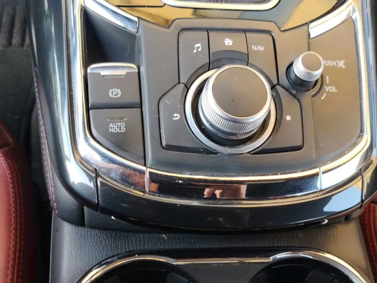 Car image 18
