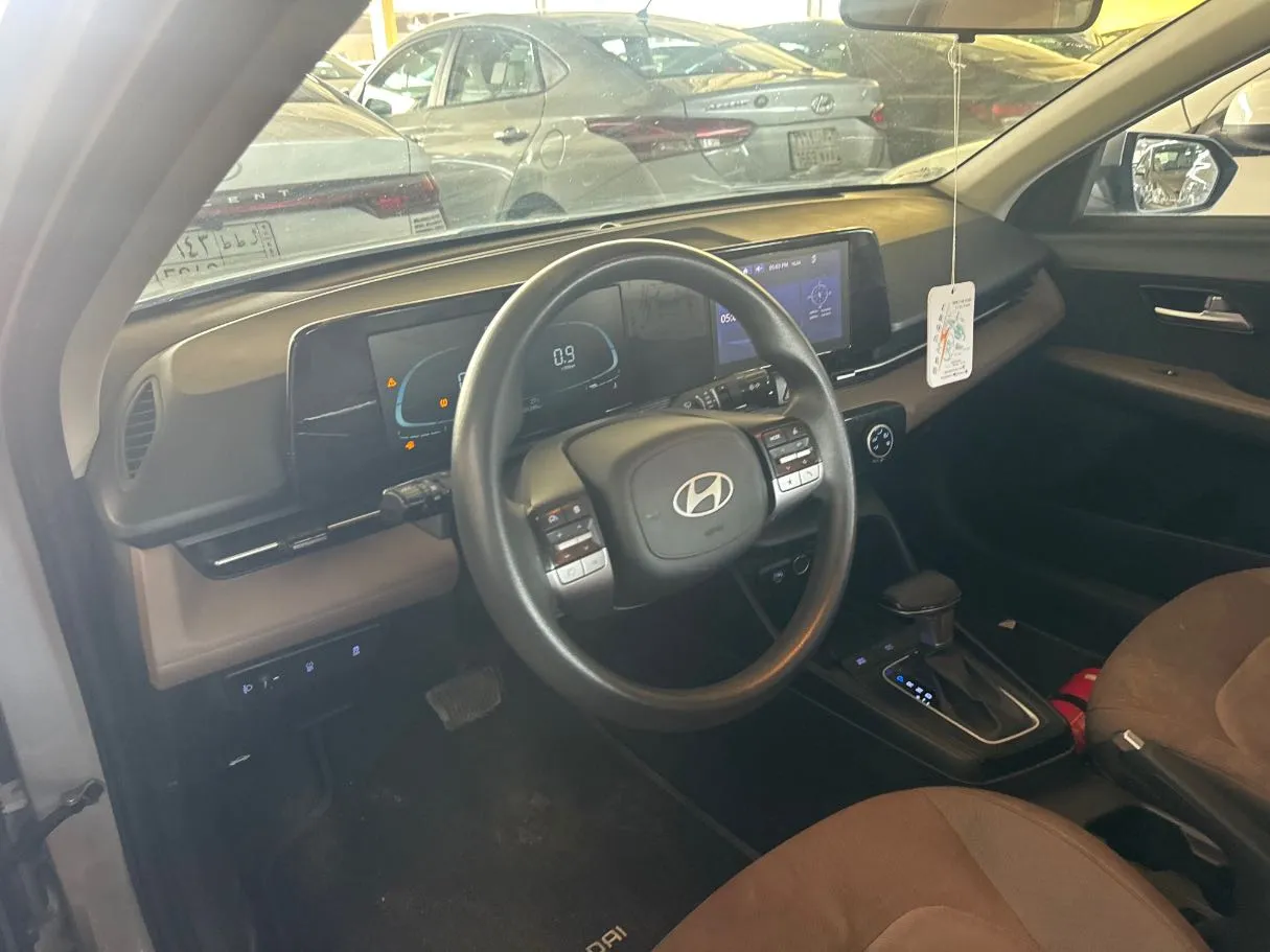 Car image 13
