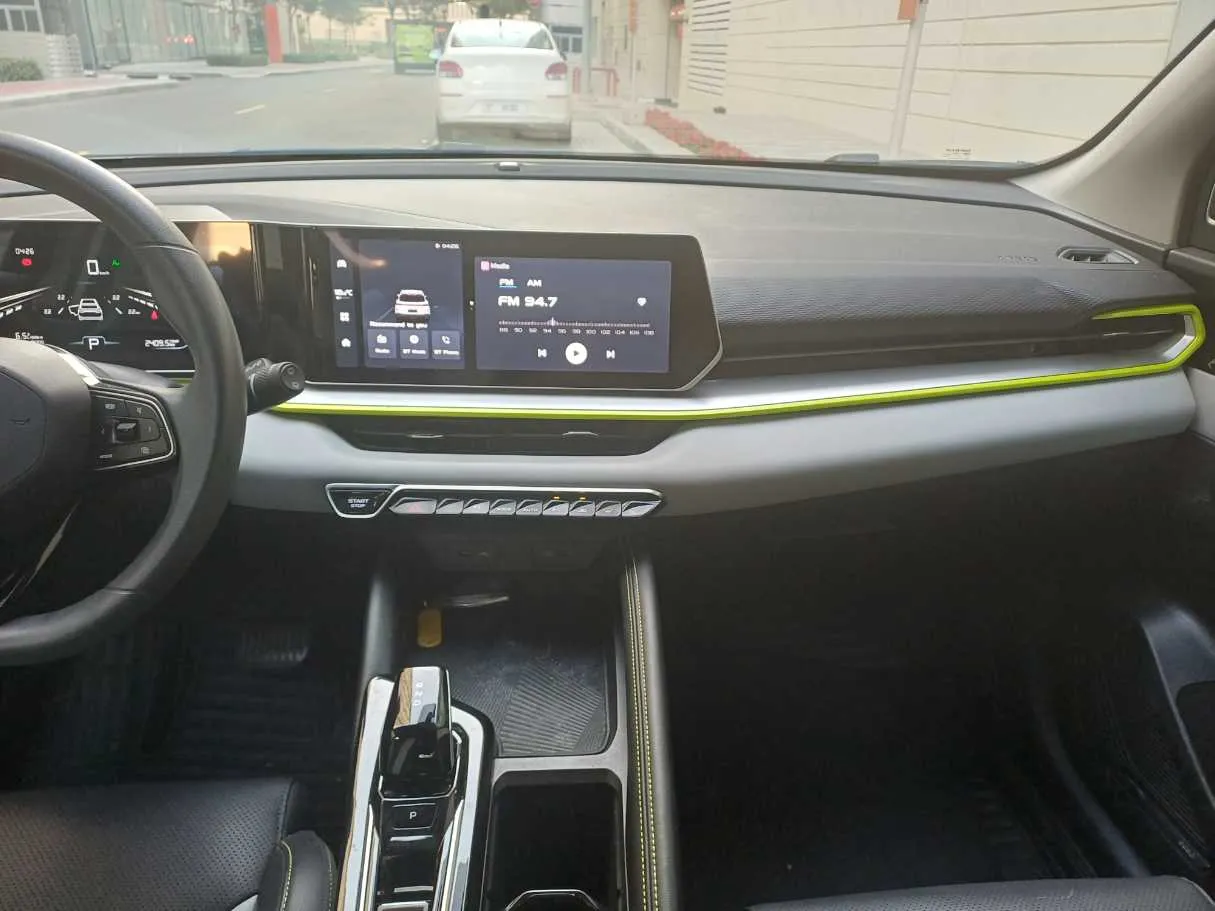 Car image 14