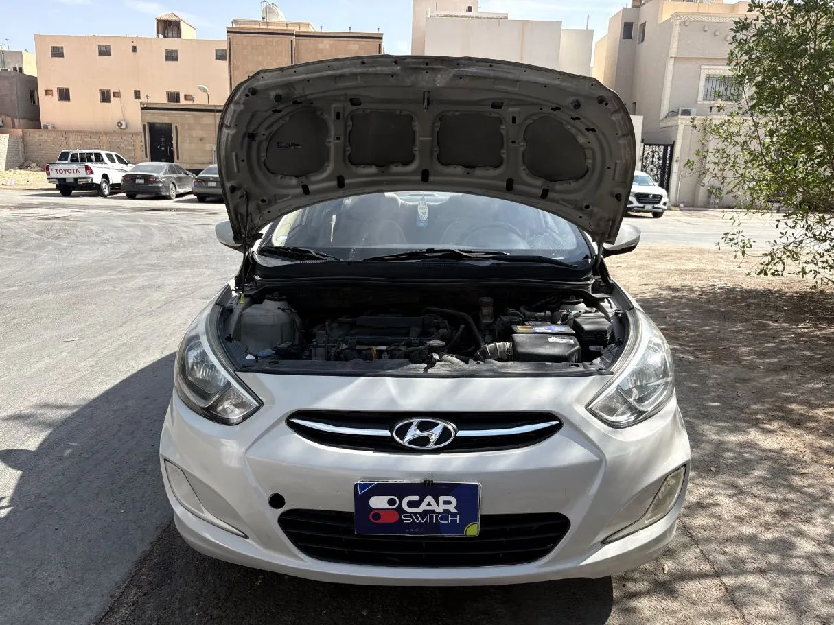 Car image 25
