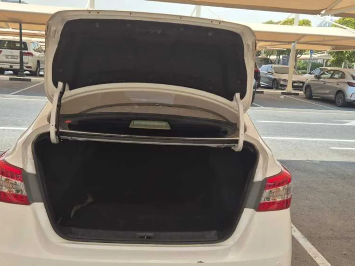 Car image 26