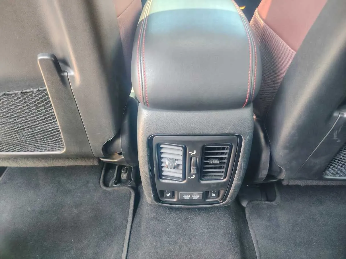 Car image 34