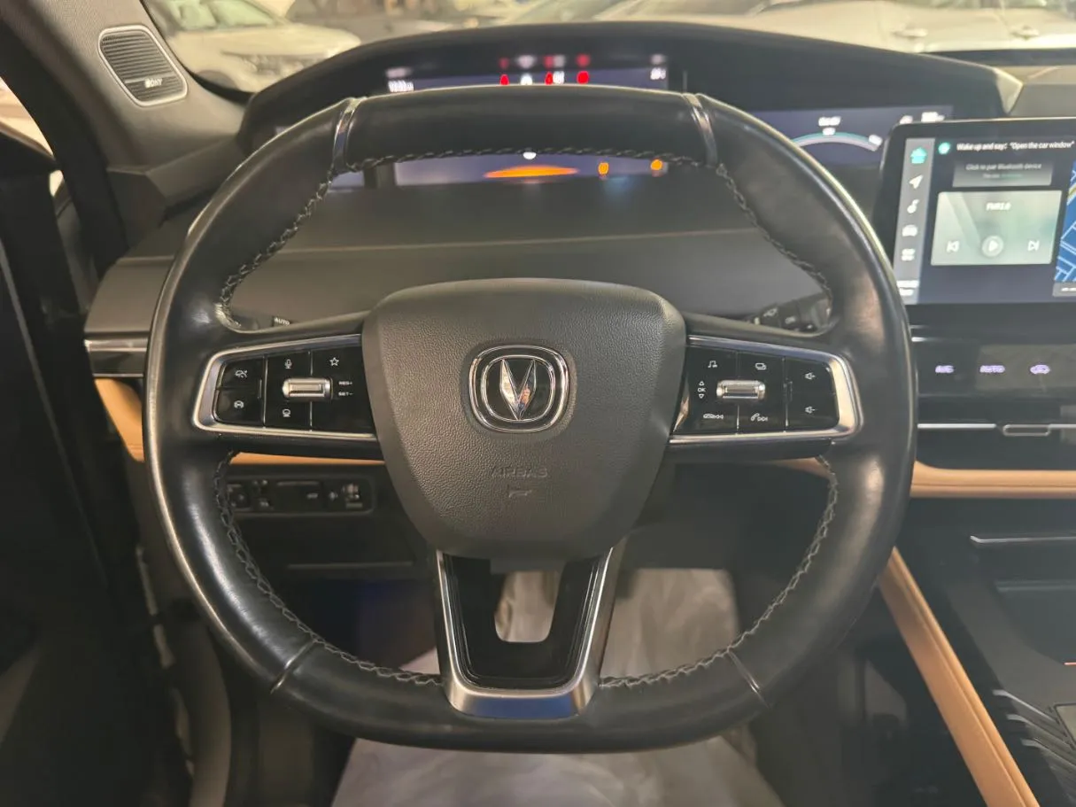 Car image 11