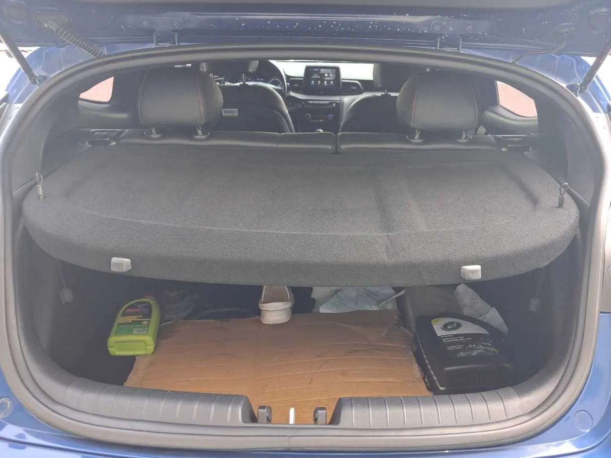 Car image 18
