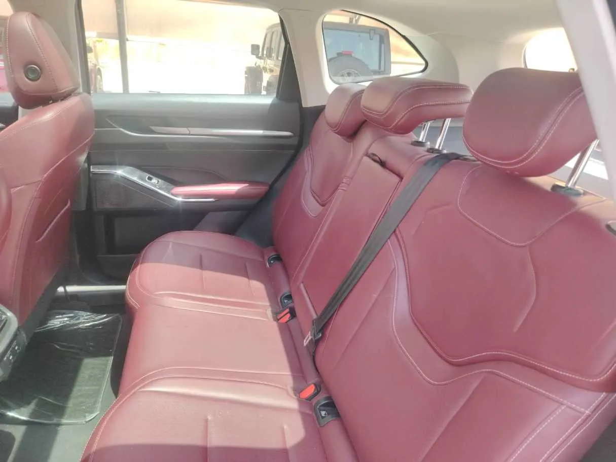 Car image 17