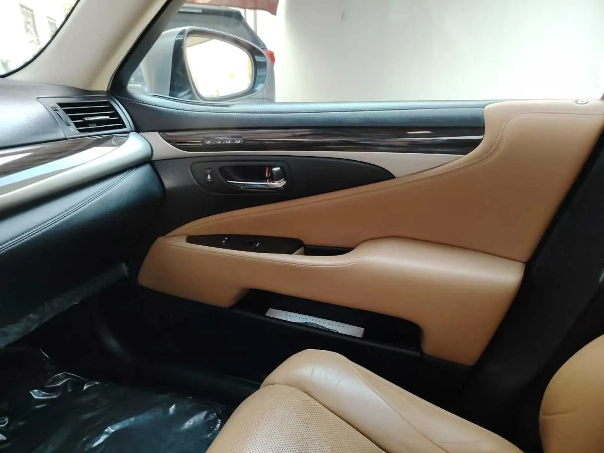 Car image 36