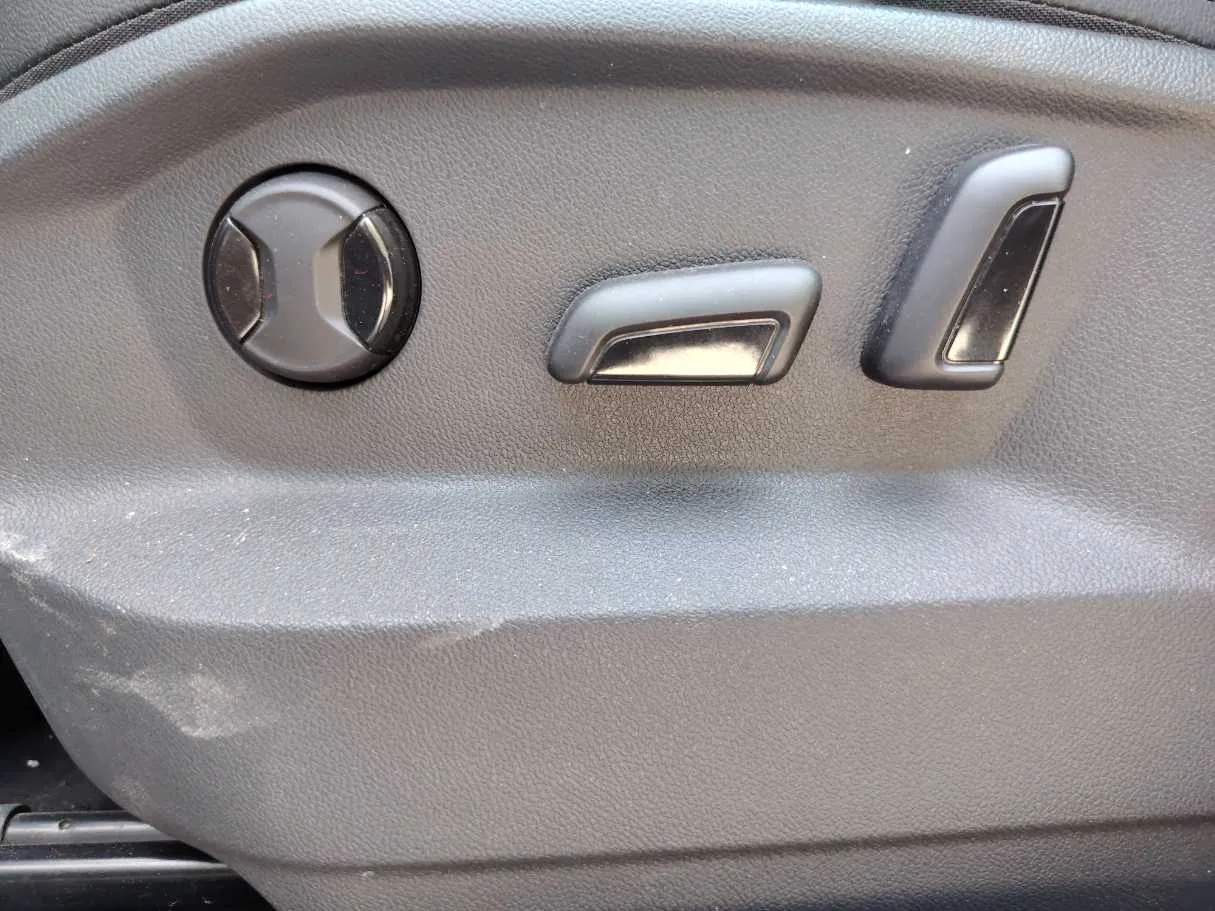 Car image 31