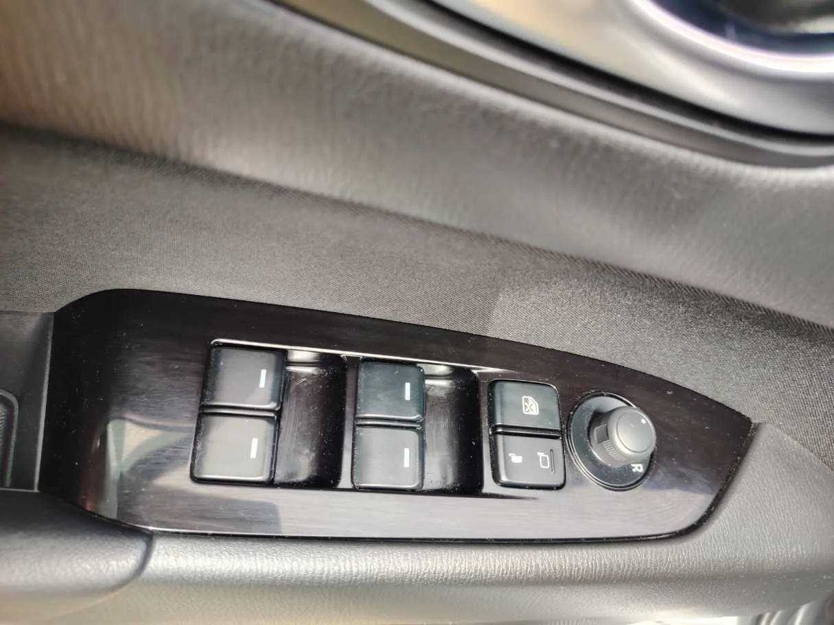 Car image 27