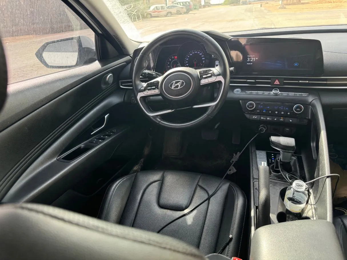 Car image 18