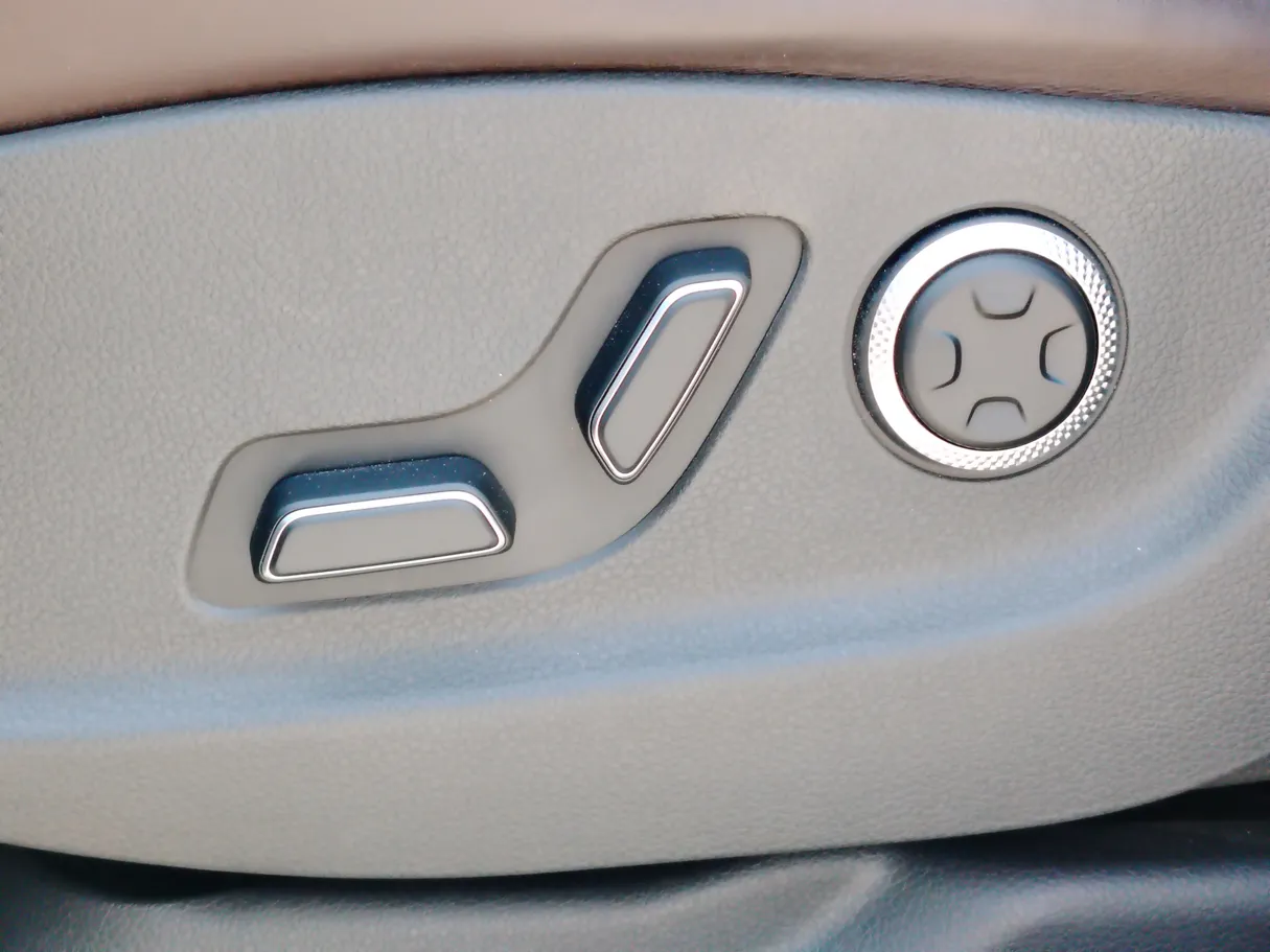 Car image 37