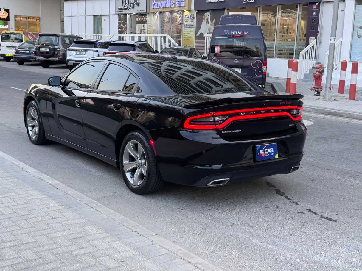 Car image 5