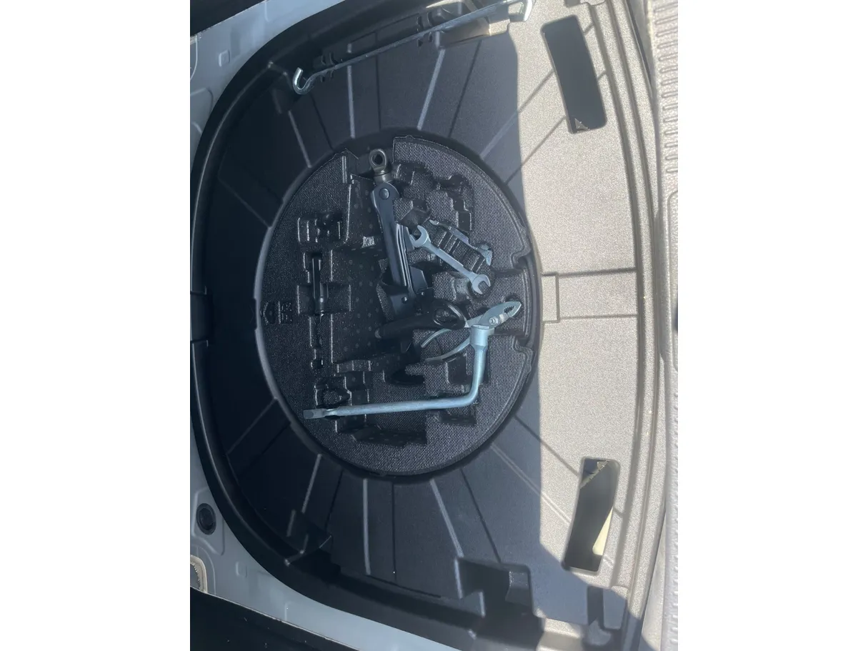 Car image 23