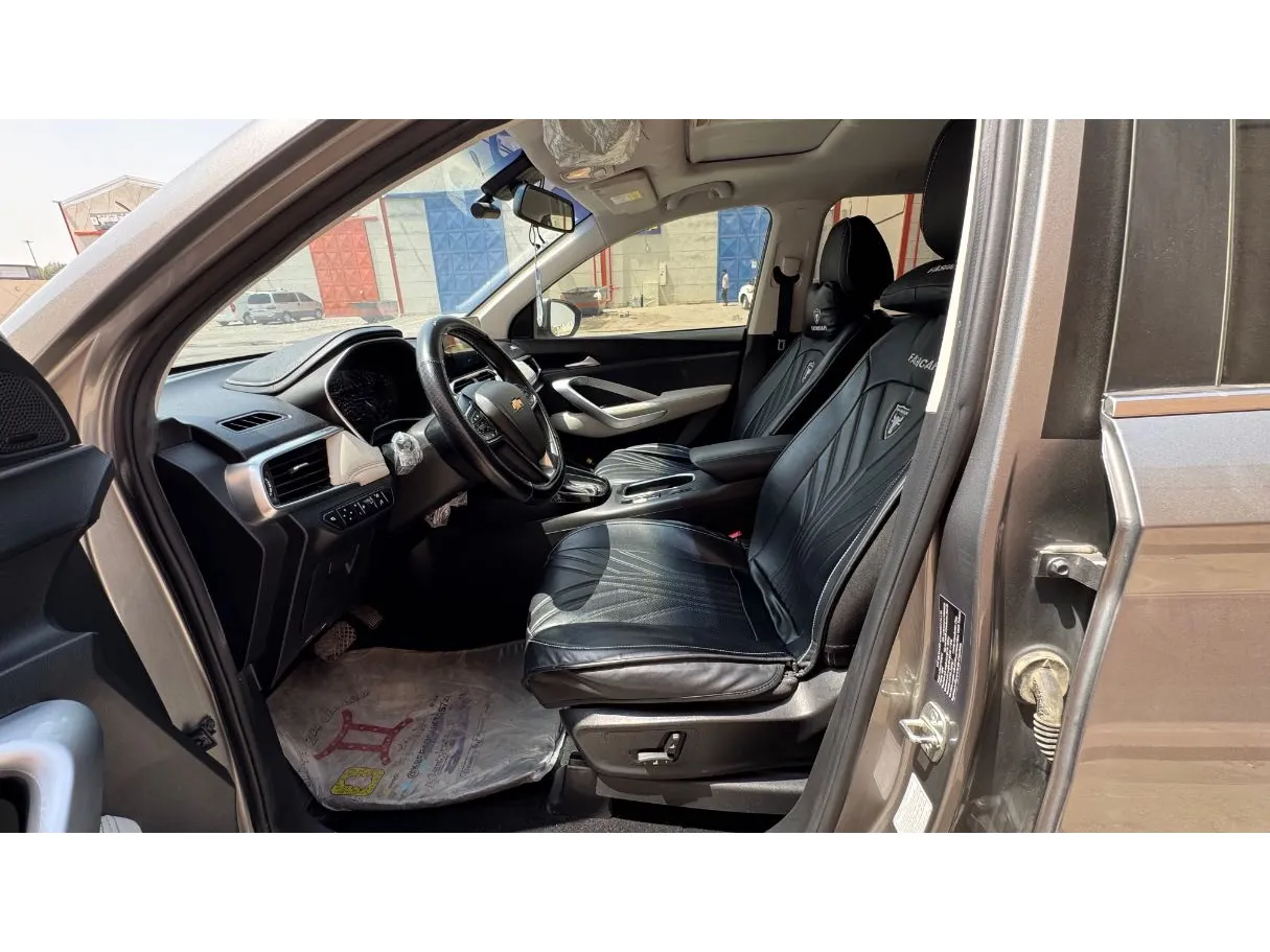 Car image 9