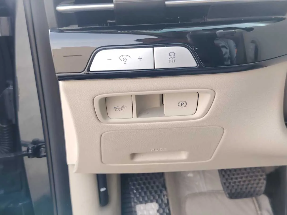Car image 28