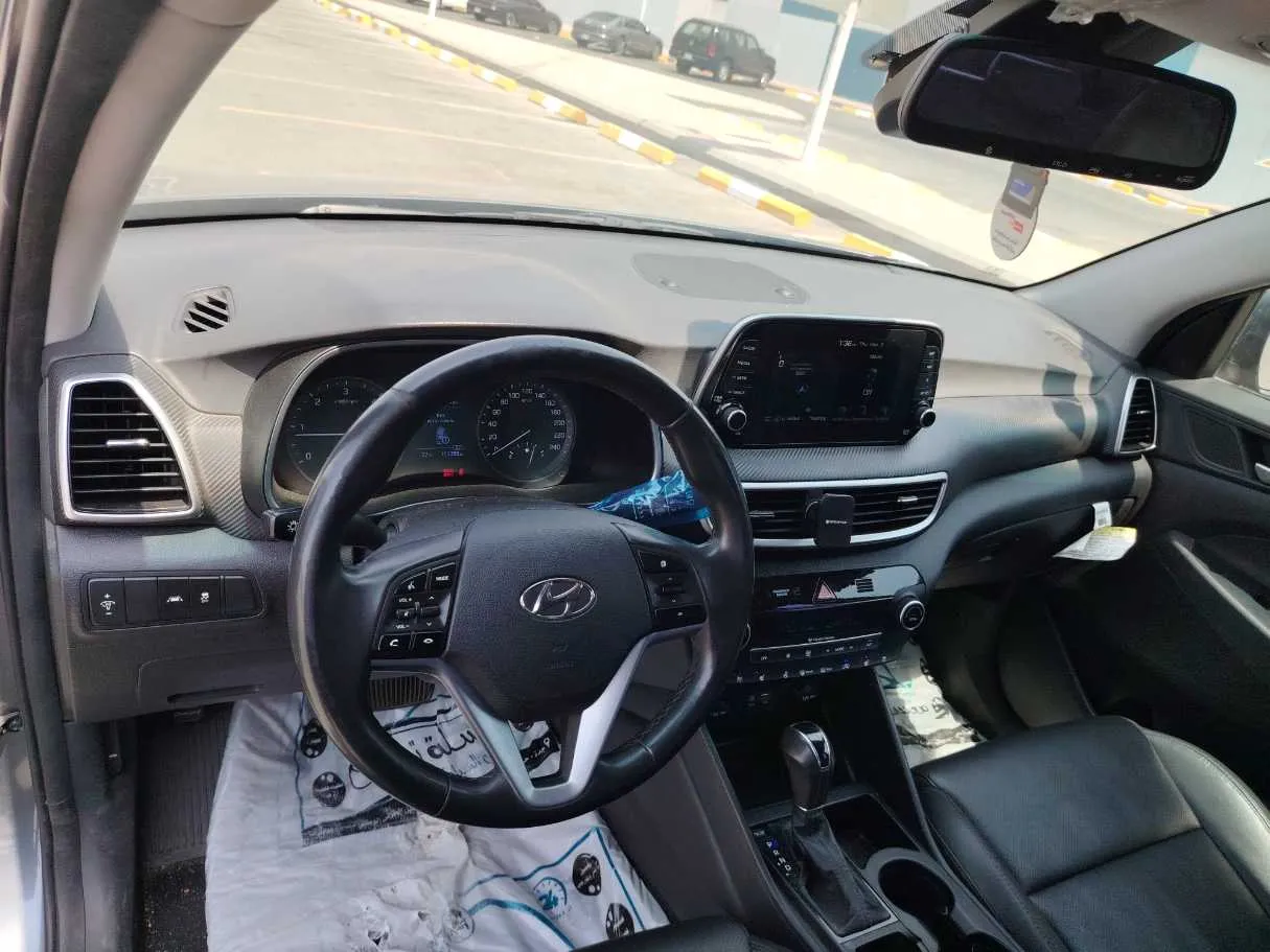Car image 13