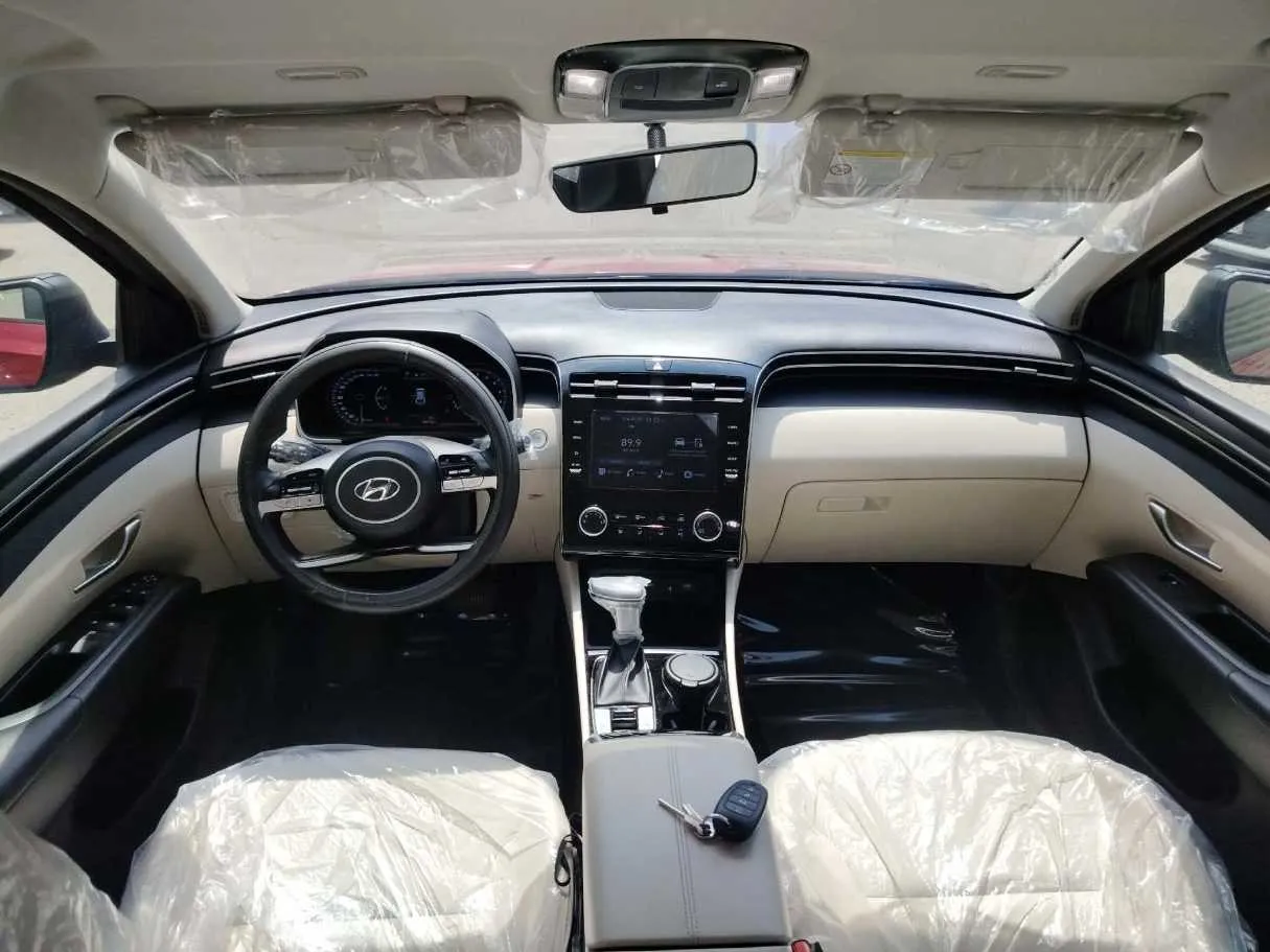 Car image 24
