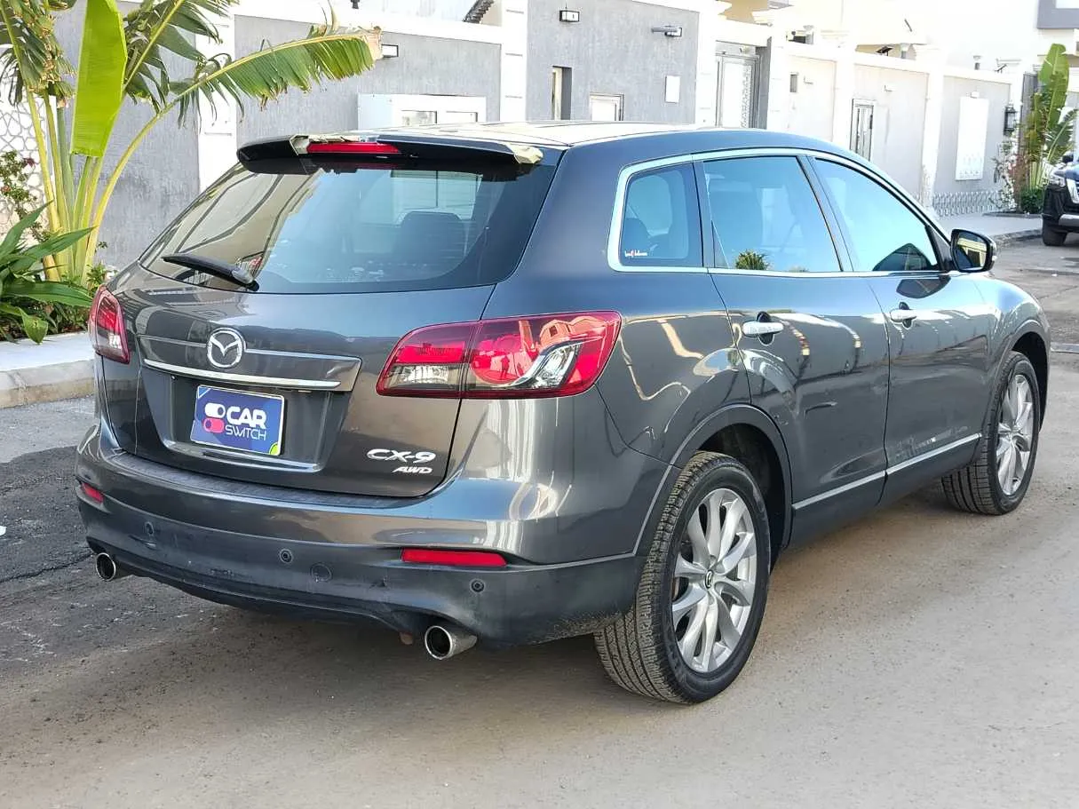Car image 5