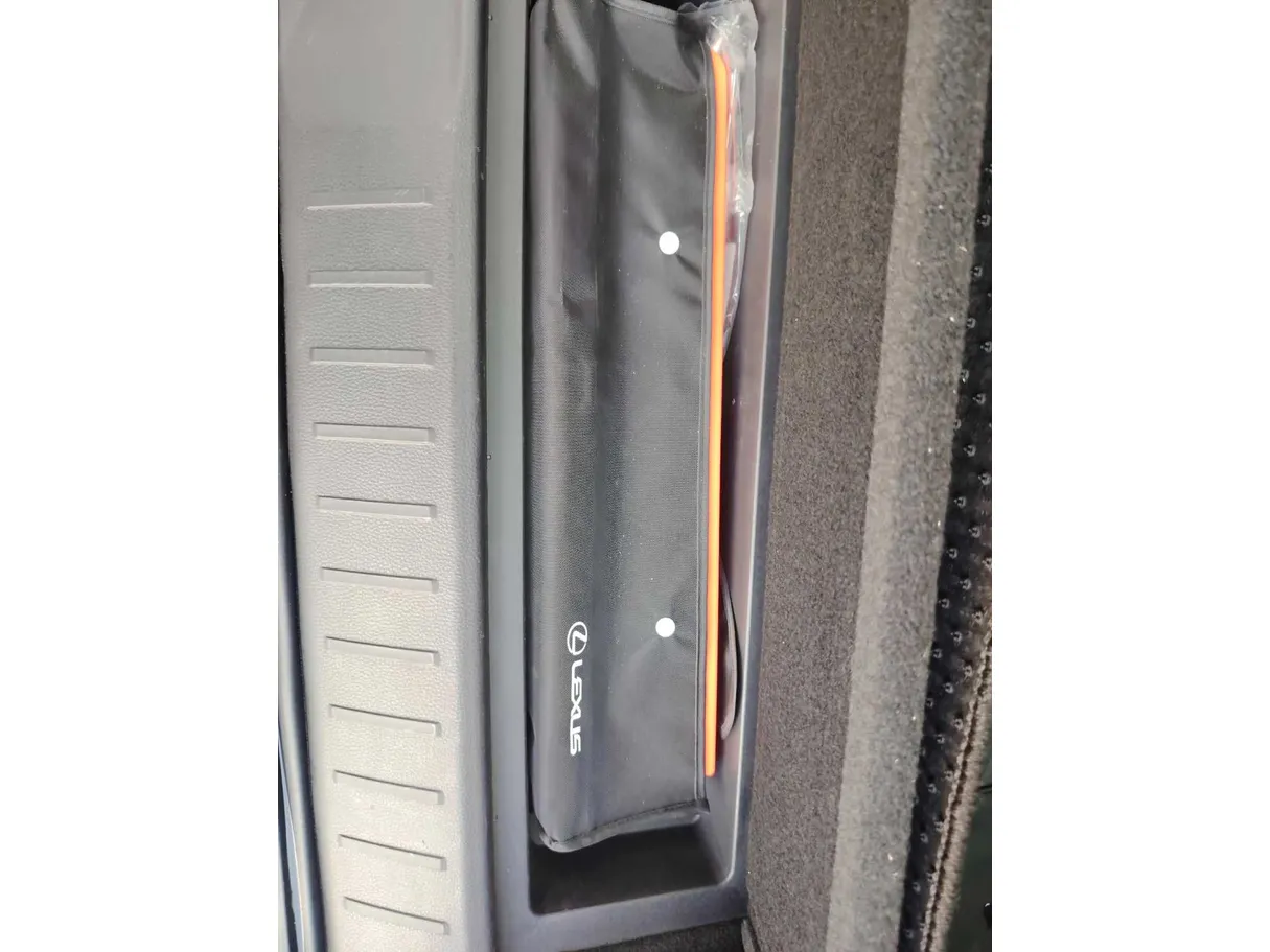 Car image 36