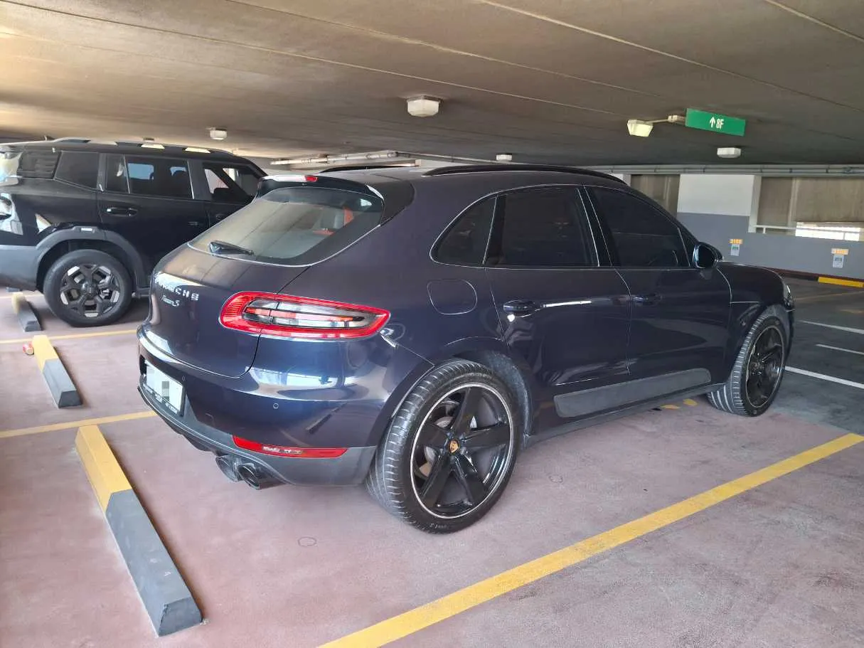 Car image 7
