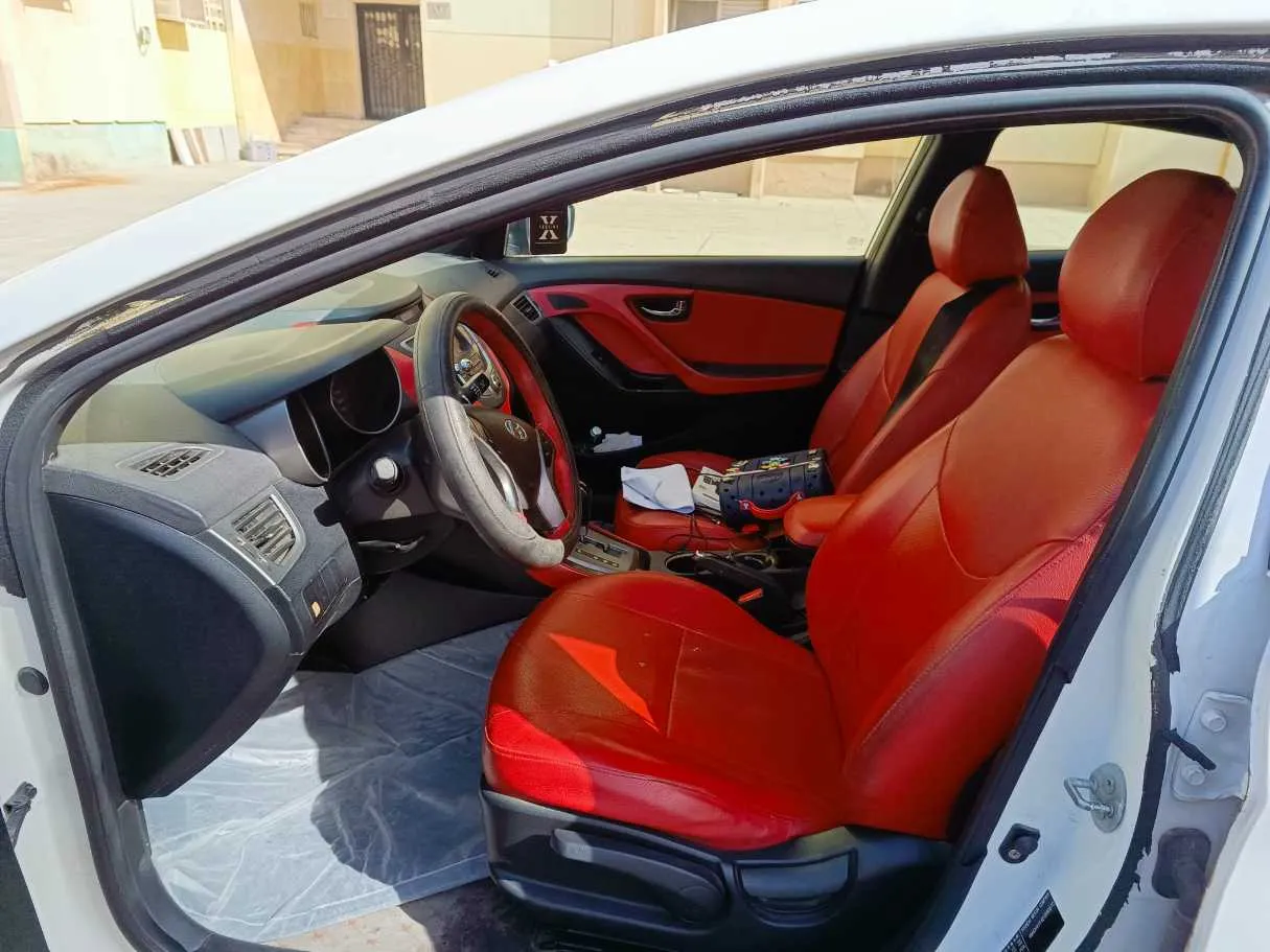 Car image 14