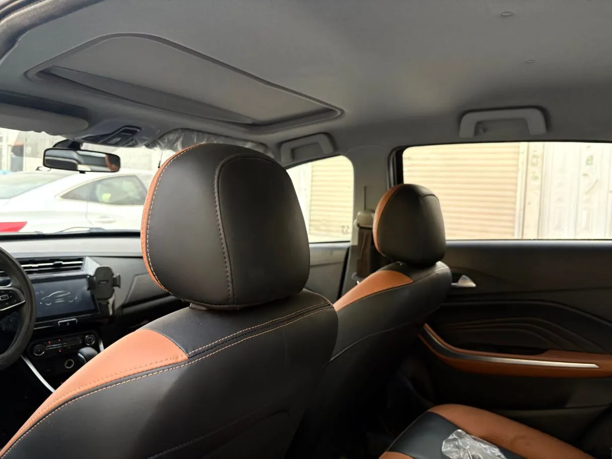 Car image 17