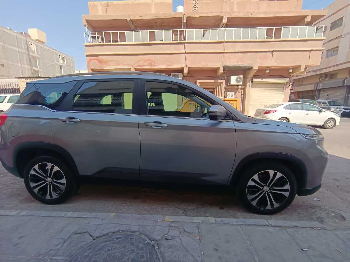 Car image 4