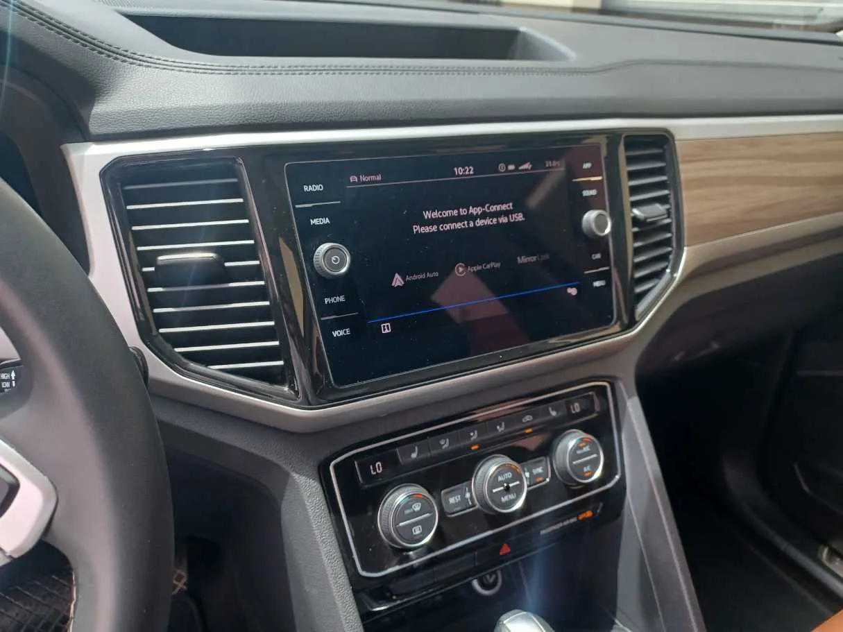 Car image 18