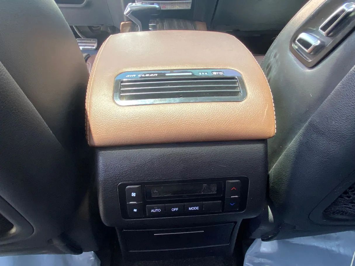 Car image 26