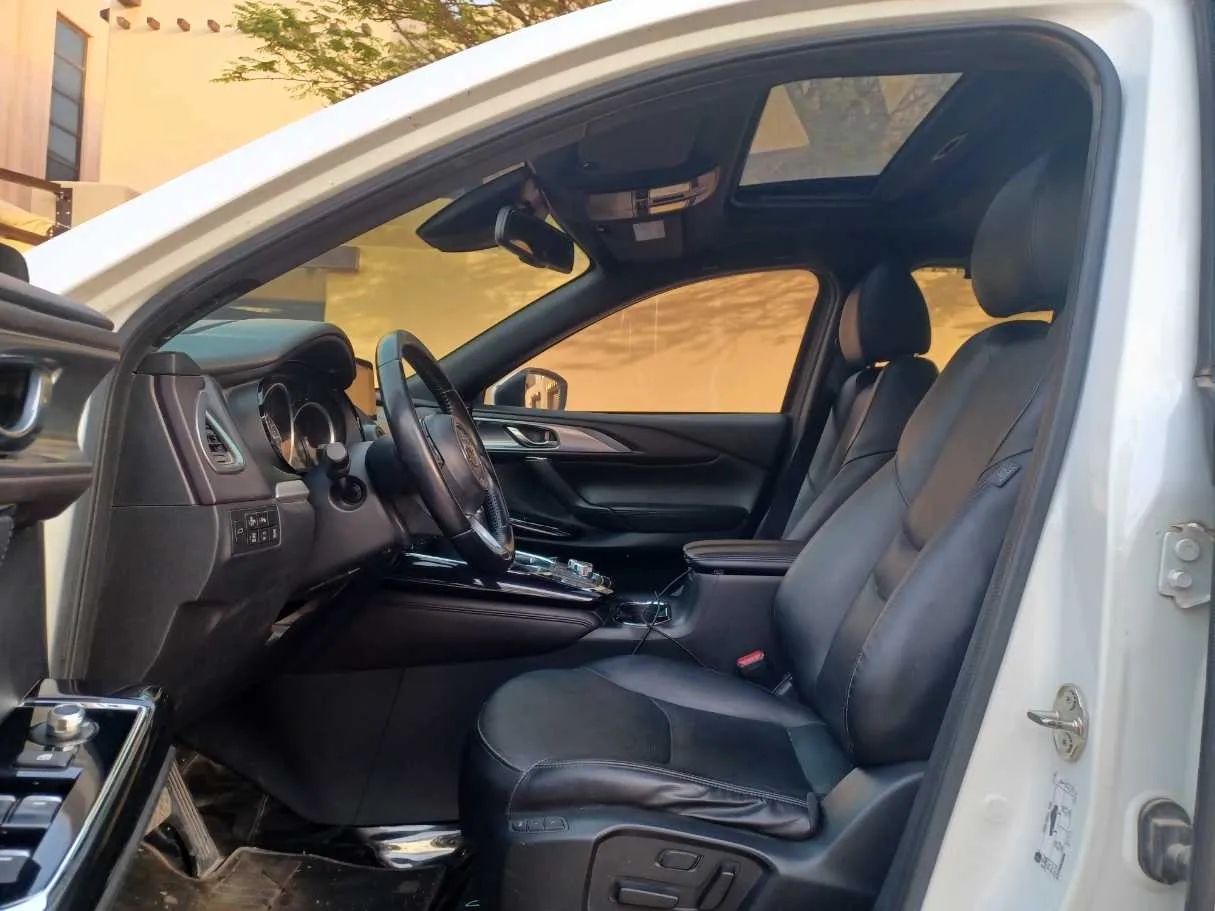 Car image 11