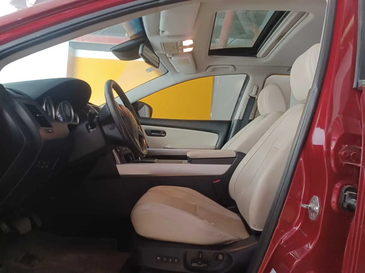 Car image 12