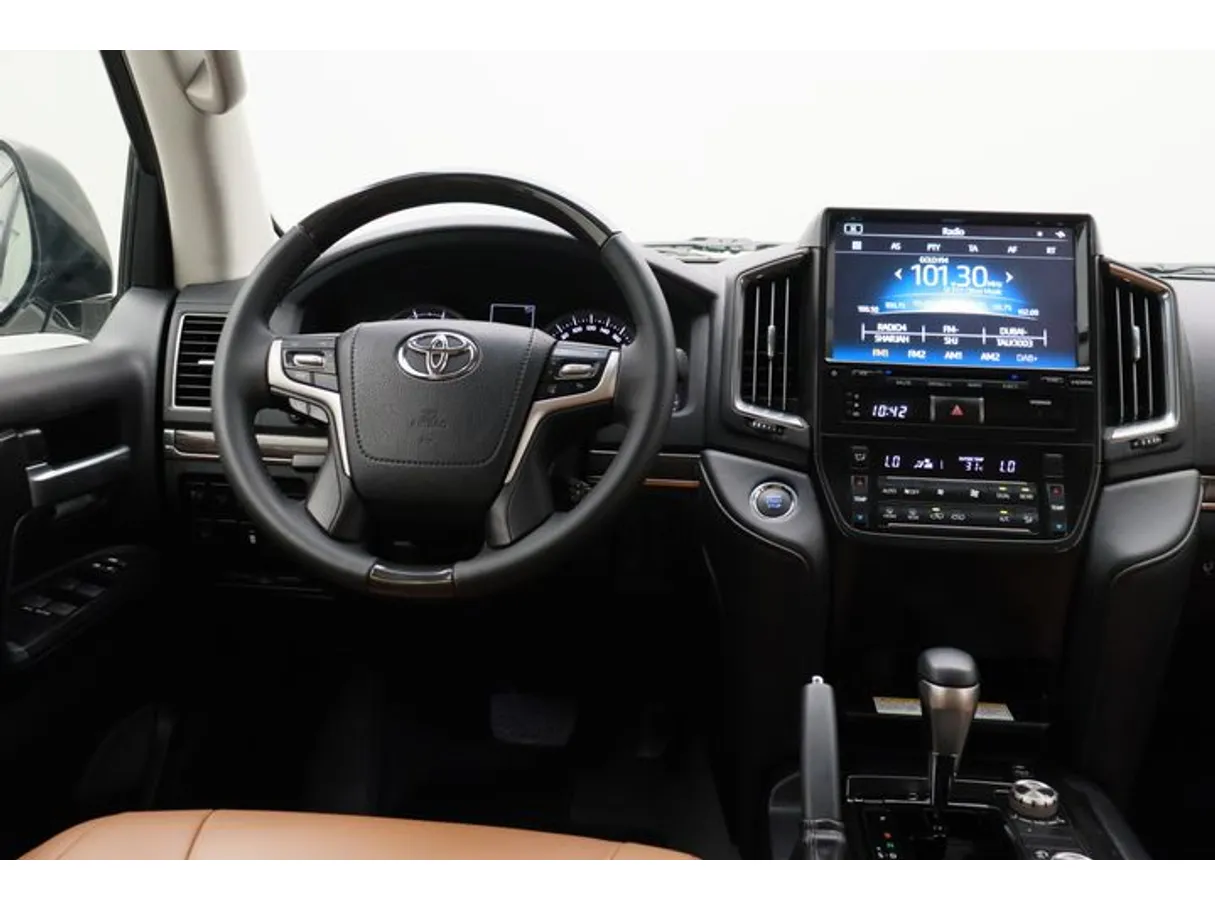 Car image 15