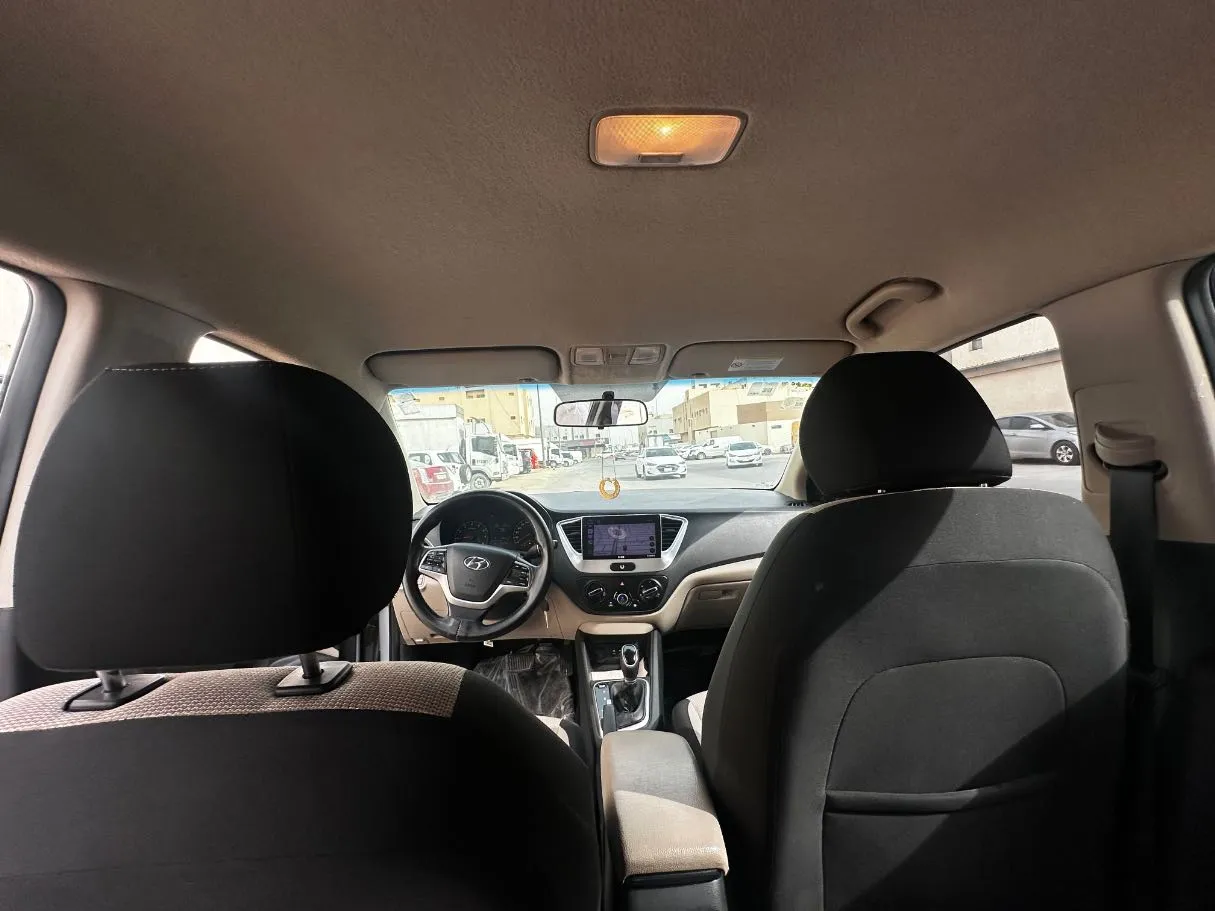 Car image 16