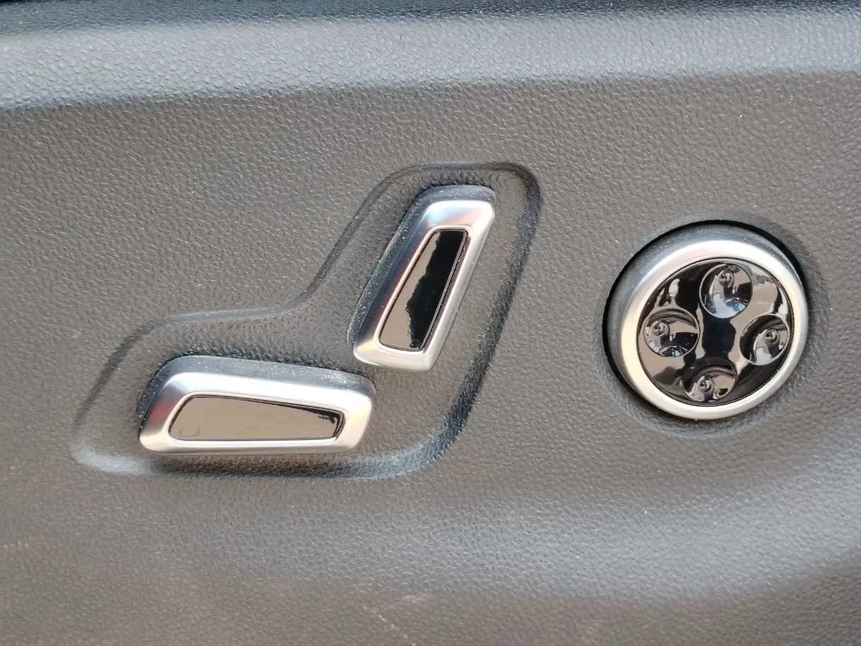 Car image 29