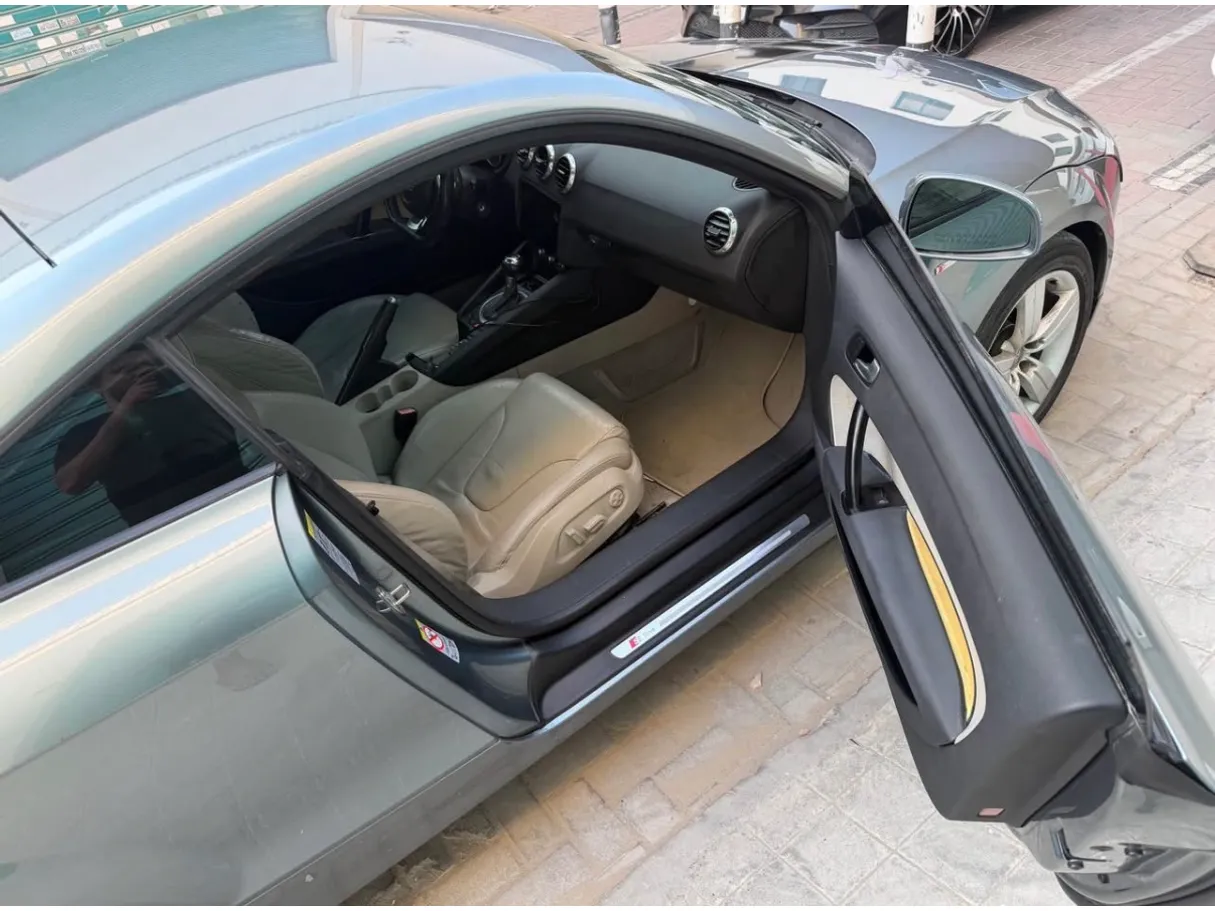 Car image 5