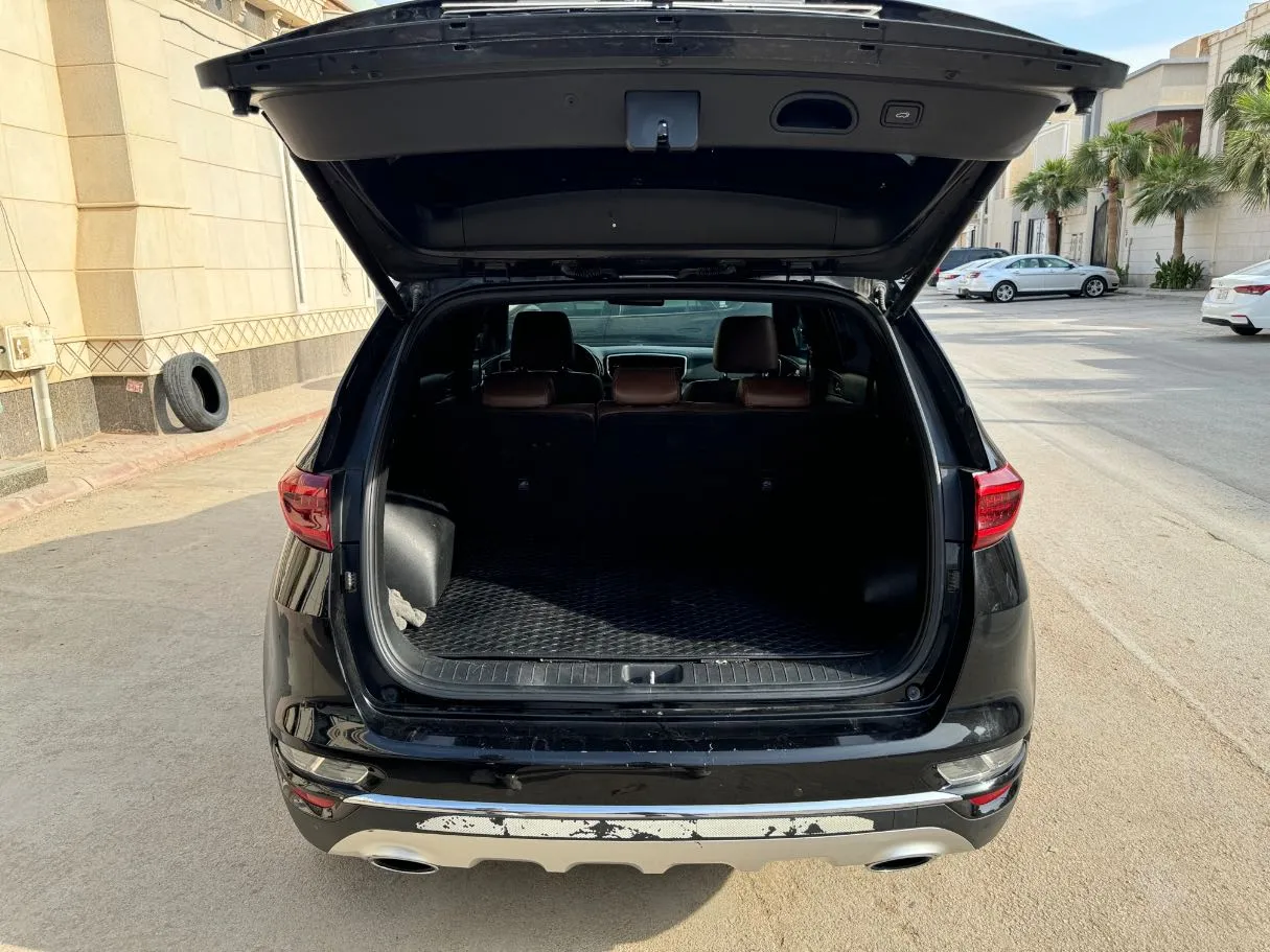 Car image 23
