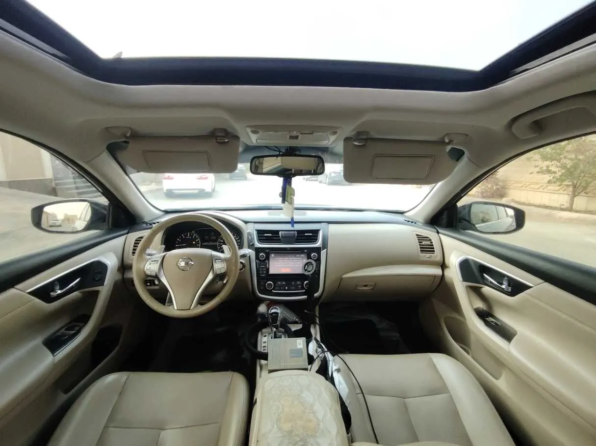 Car image 17