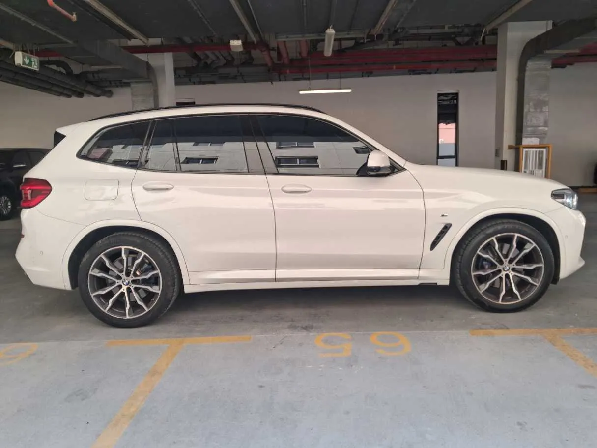 Car image 8