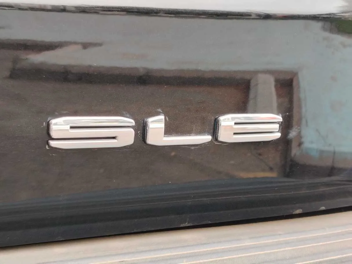 Car image 26