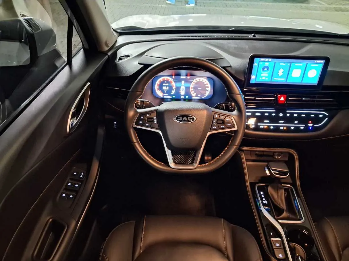 Car image 14
