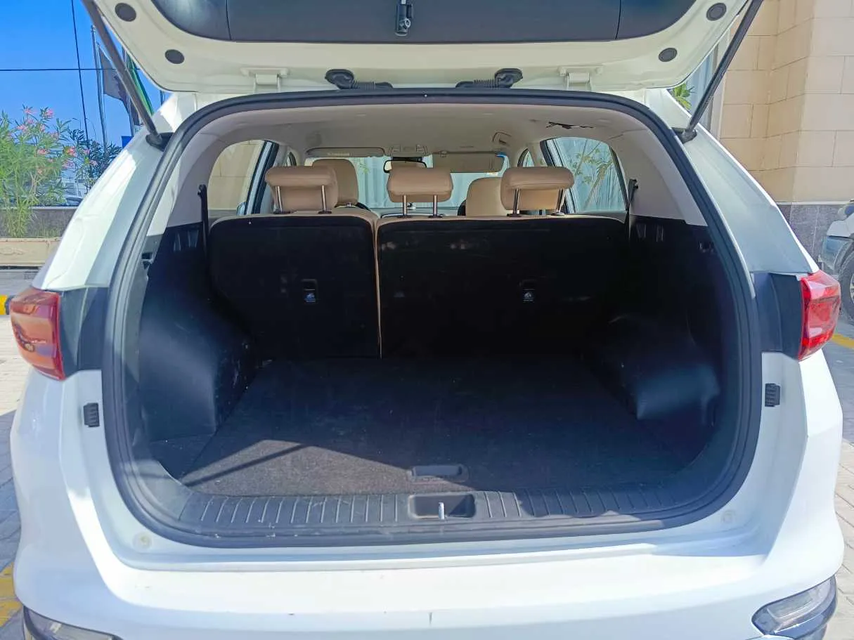 Car image 25