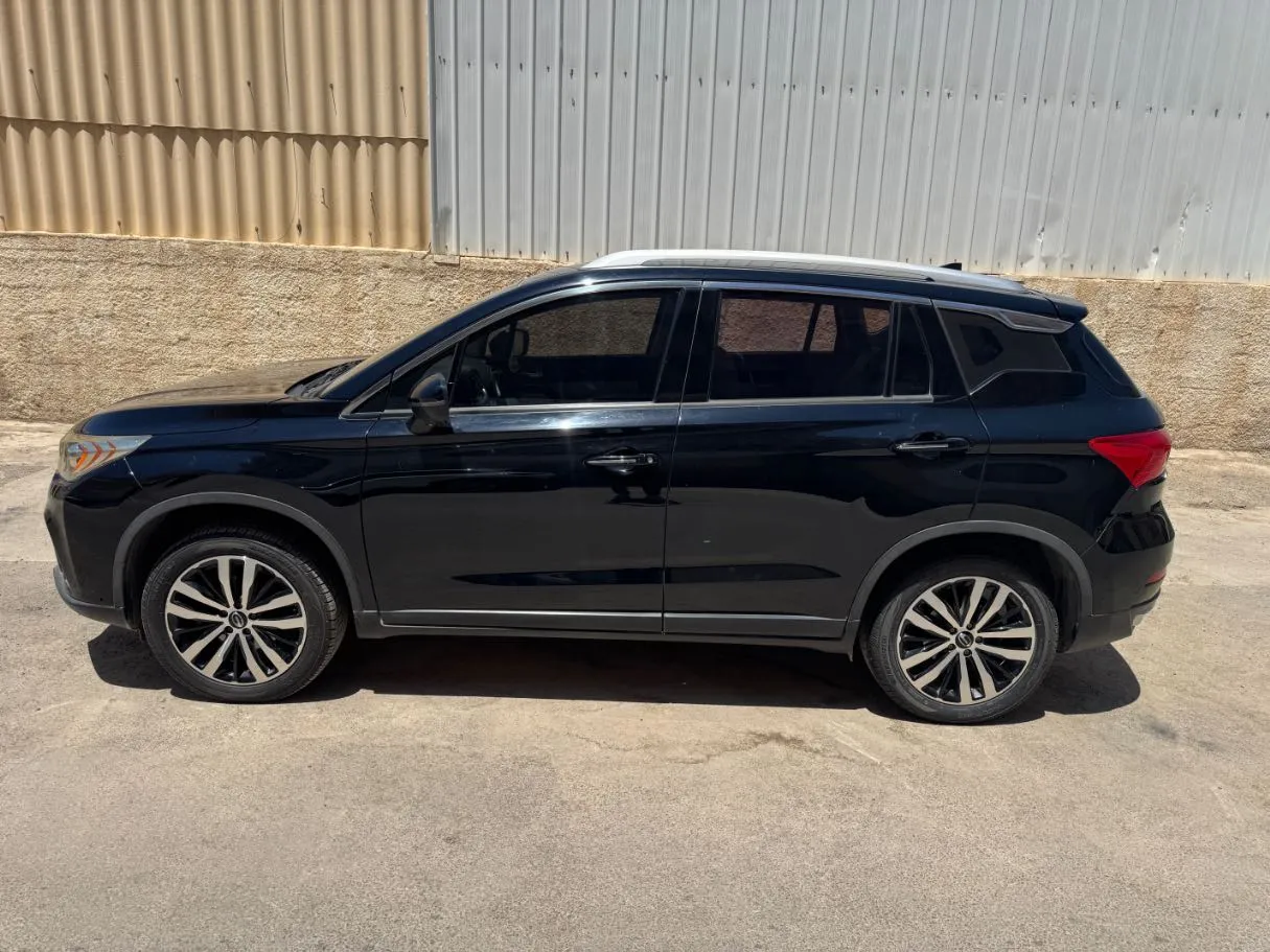 Car image 8